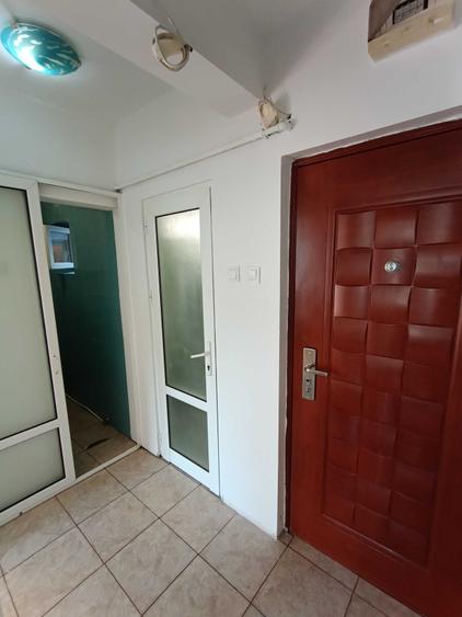 Apartament cu 2 camere decomandat în Războieni