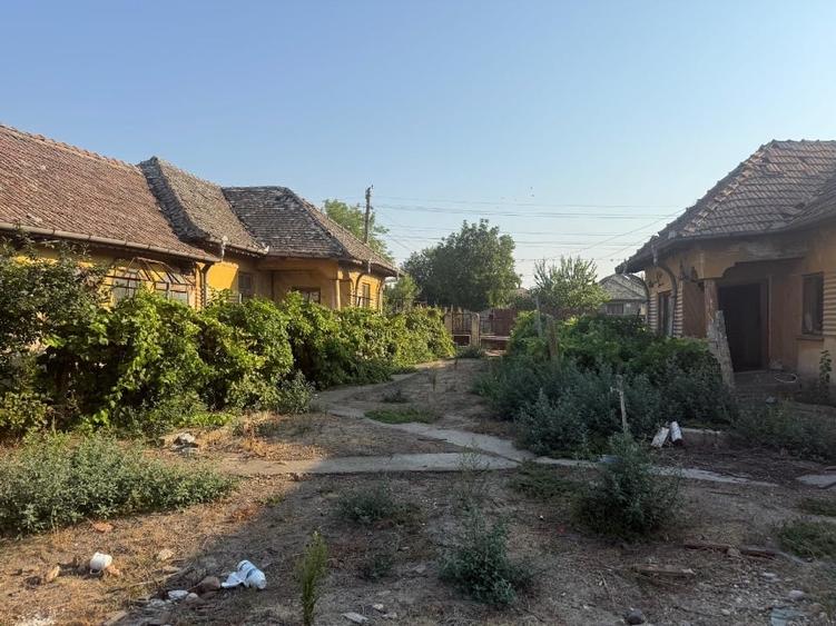 Teren Construcții intravilan de 2400 mp, în Central