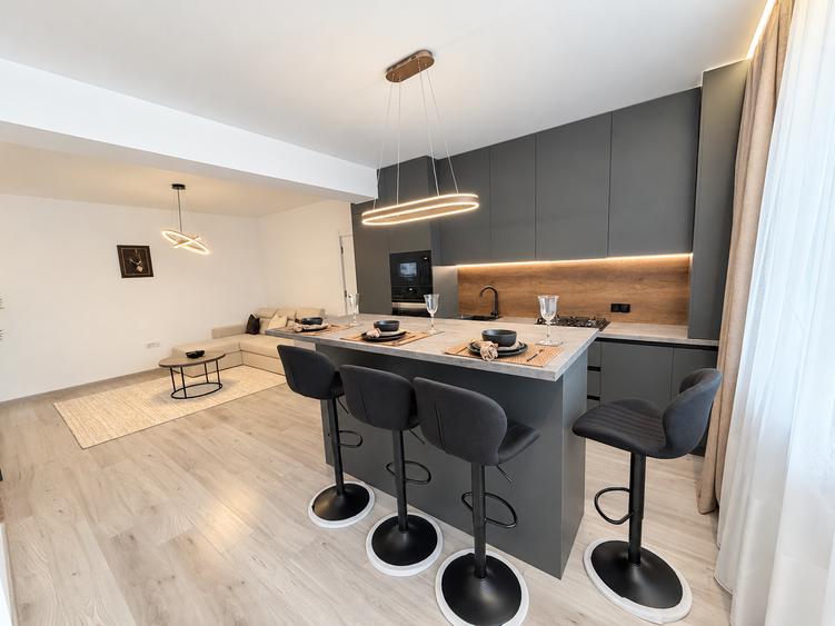Apartament cu 3 camere decomandat în Energia
