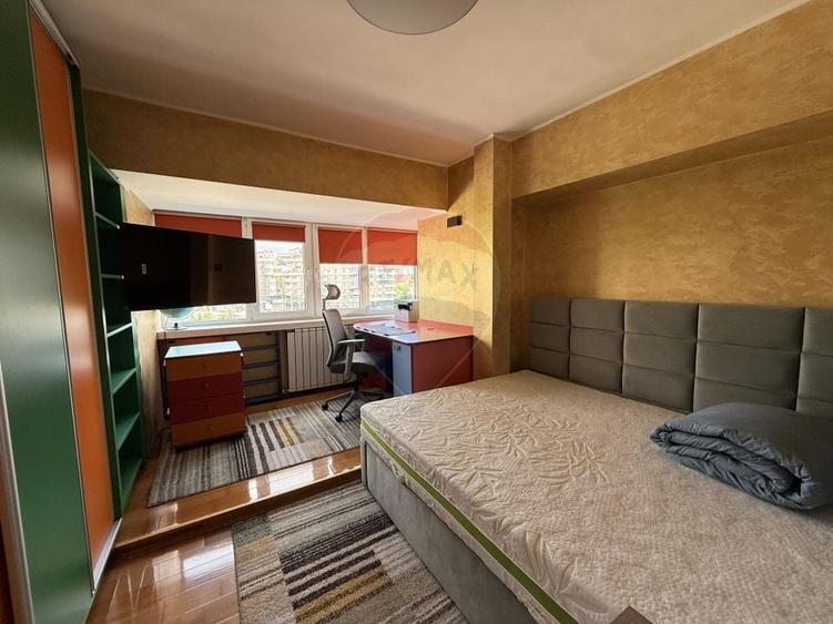 Apartament cu 4 camere decomandat, mobilat în Ultracentral