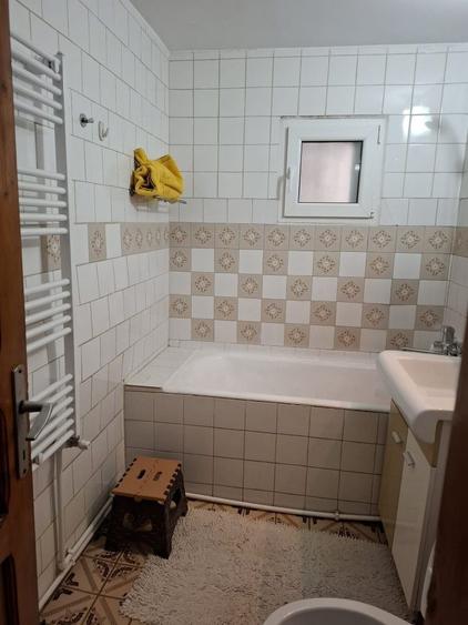Apartament cu 2 camere decomandat în Broșteni
