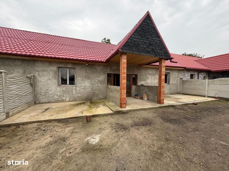 Casă cu 4 camere în Albina