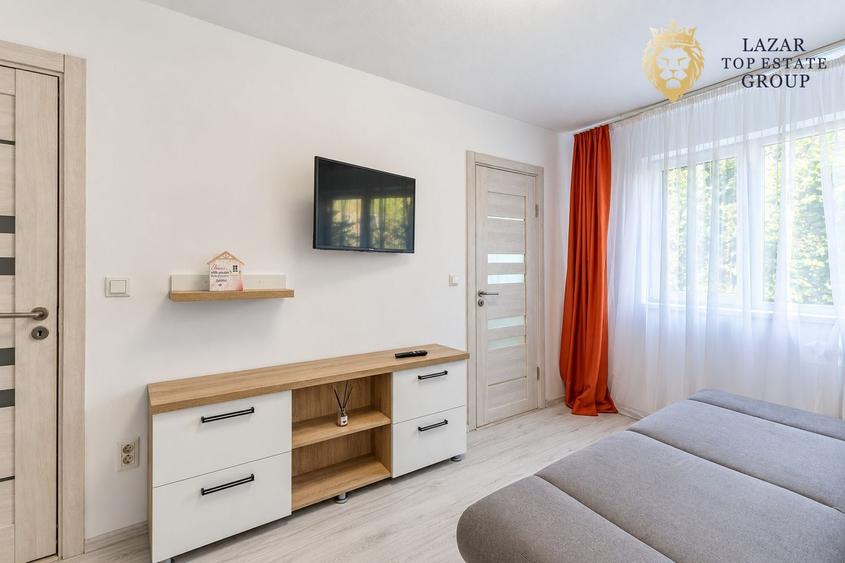Apartament cu 3 camere semidecomandat, mobilat în Intim