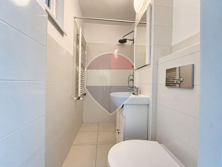 Apartament cu 3 camere semidecomandat în Central
