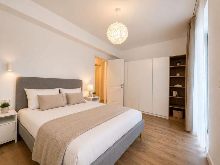 Apartament cu 4 camere în P-ța Universității