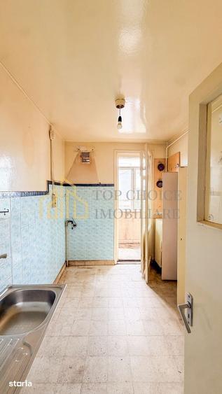 Apartament cu 3 camere decomandat în Tei