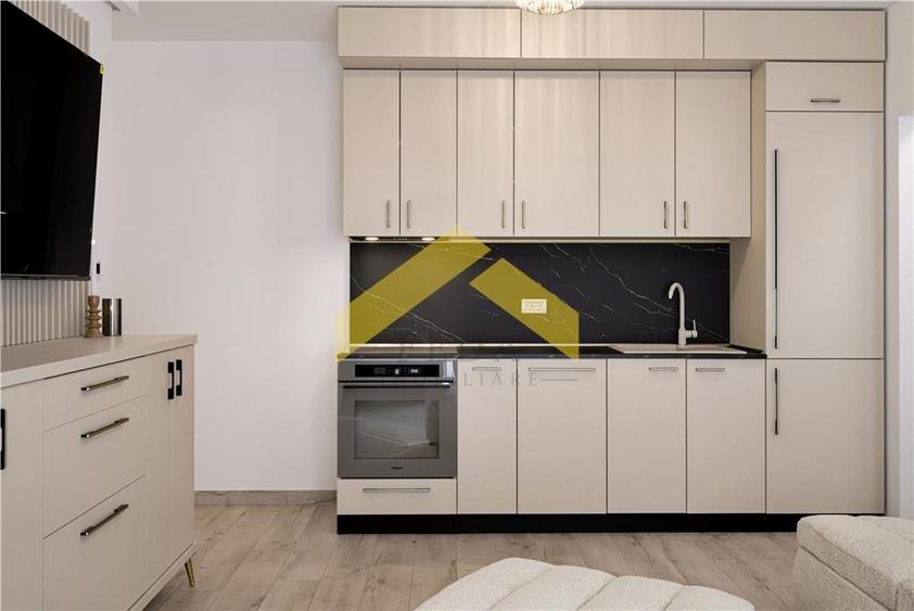 Apartament cu 3 camere semidecomandat, mobilat în UTA