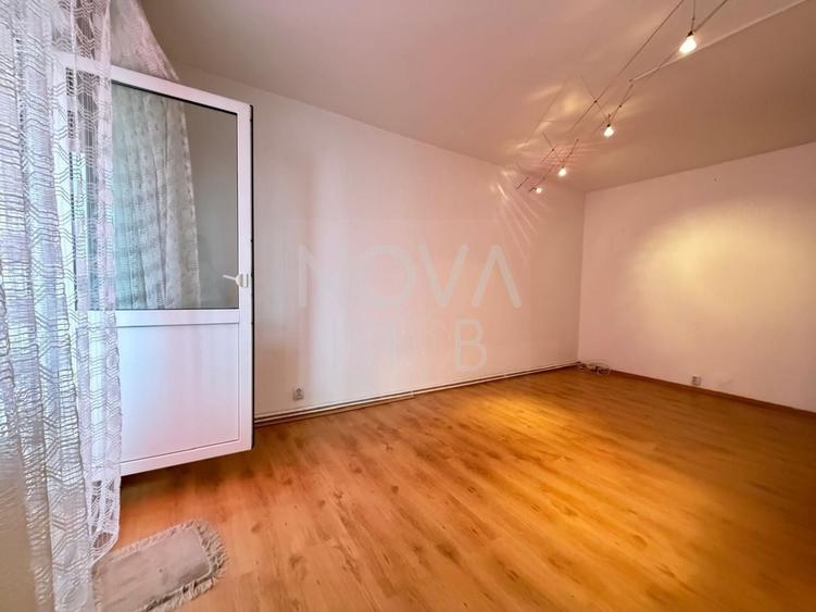 Apartament cu 3 camere decomandat, mobilat în Periferie