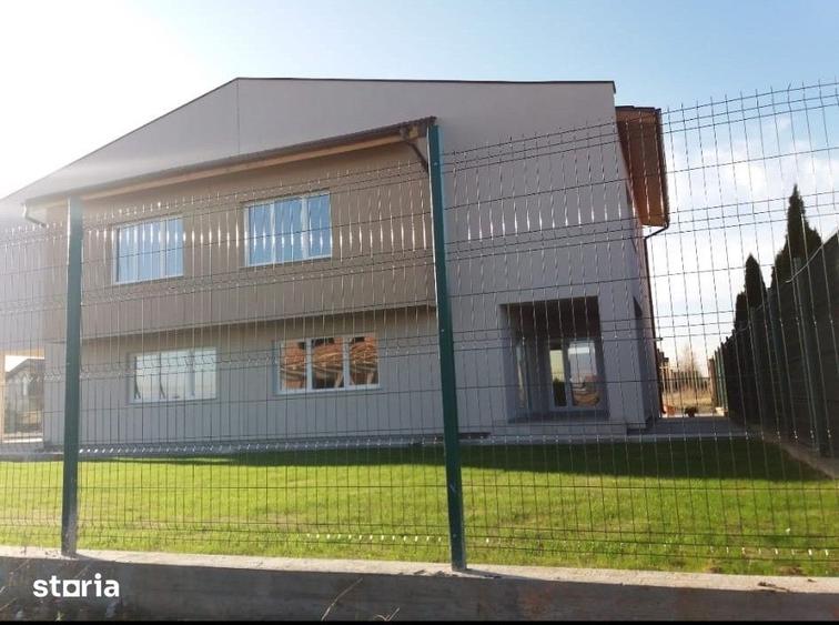 Casă cu 5 camere cu Canalizare în Dumbrăvița