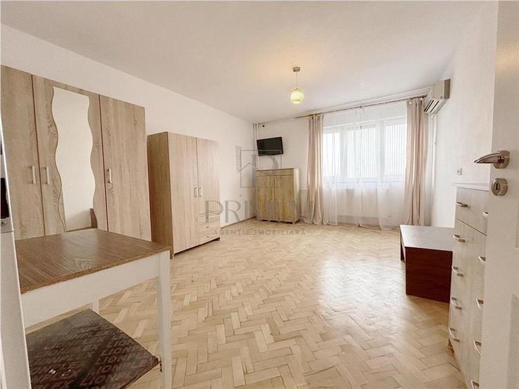 Garsonieră semidecomandată în Bălcescu
