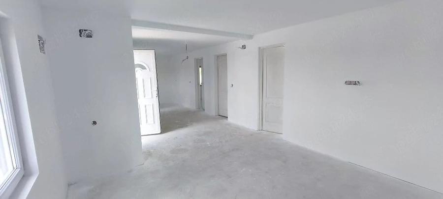 Casă cu Teren 350 Mp în Central