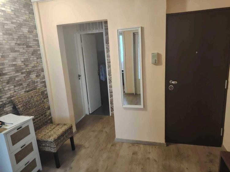 Apartament cu 4 camere semidecomandat în Rogerius