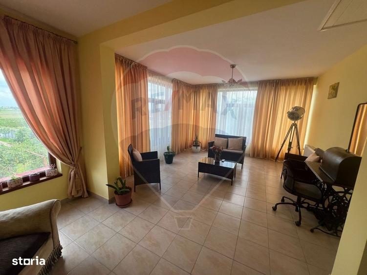 Casă cu 4 camere cu Teren 983 Mp în Garoafa