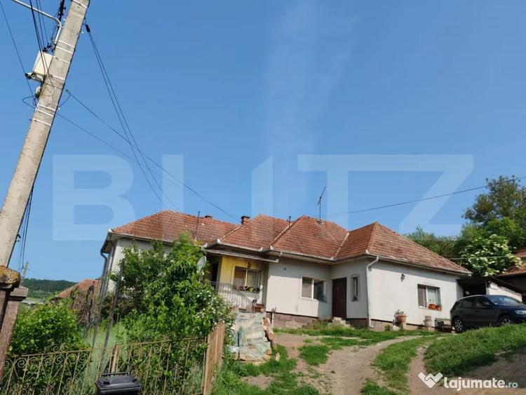 Casă cu 3 camere cu Teren 5520 Mp în Sânpaul