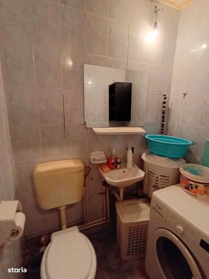 Apartament cu 3 camere semidecomandat în Păcii