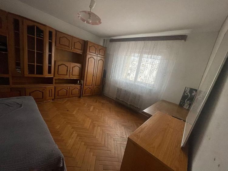 Apartament cu 3 camere decomandat în Mărăști
