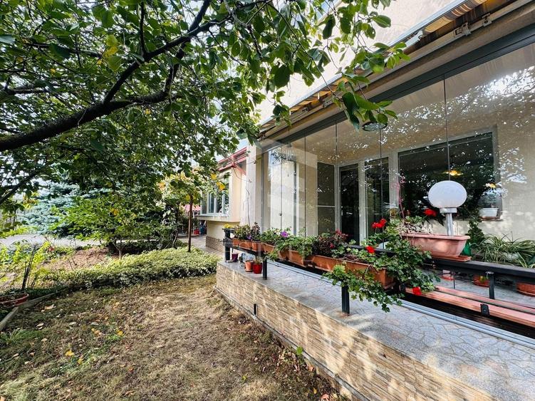 Casă individuală cu 5 camere cu Canalizare în Central