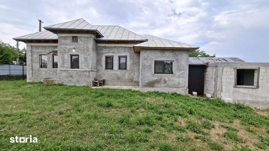 Casă cu 2 camere cu Teren 1746 Mp în Rătești