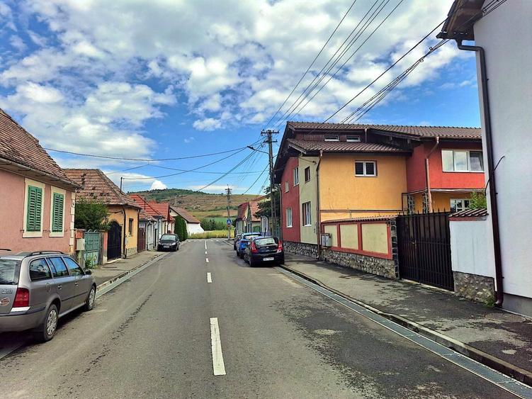 Casă individuală cu 4 camere cu Canalizare în Gușterița