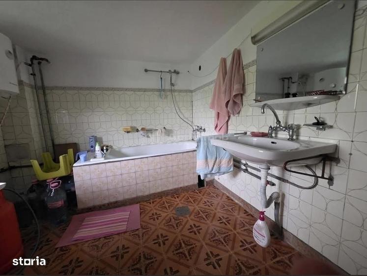 Casă cu 4 camere în Central