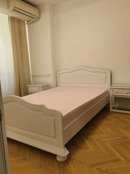 Apartament cu 3 camere semidecomandat în Calea Victoriei