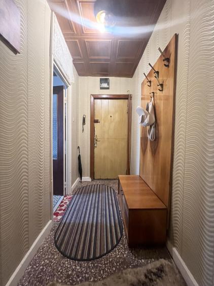 Apartament cu 2 camere semidecomandat, mobilat în Dâmbovița