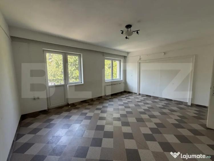 Casă cu 6 camere cu Teren 539 Mp în Central