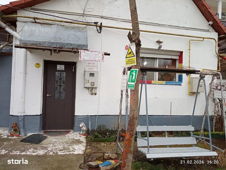Casă cu 4 camere cu Canalizare în Central