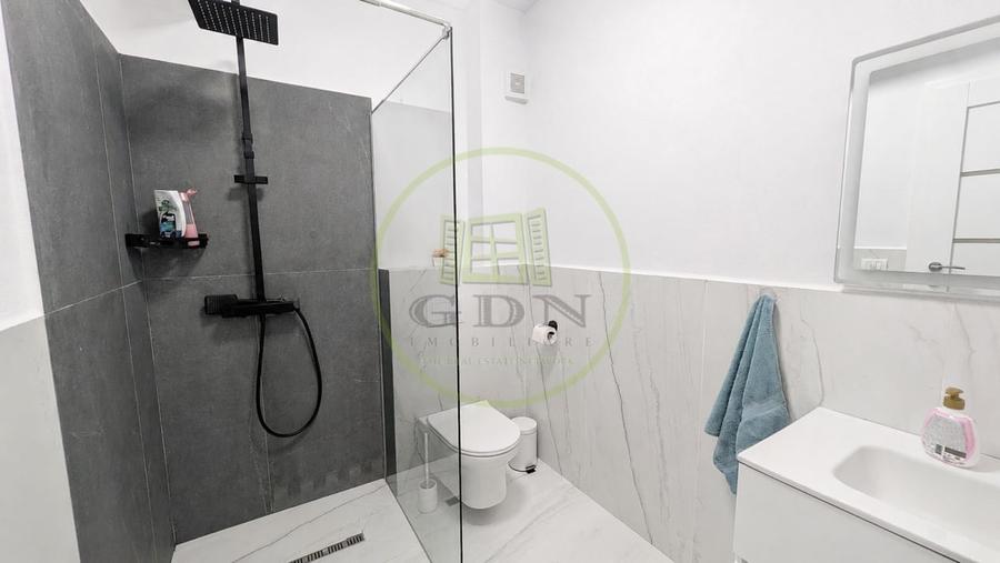 Apartament cu 3 camere semidecomandat, mobilat în Periferie