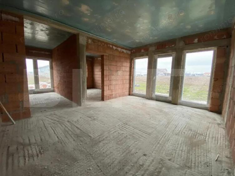 Casă cu 3 camere cu Teren 284 Mp în Urseni