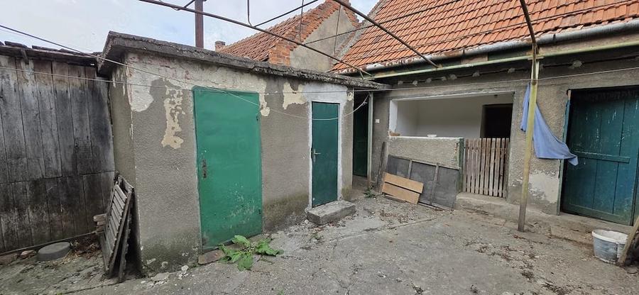 Casă cu 3 camere cu Teren 1600 Mp în Exterior Vest
