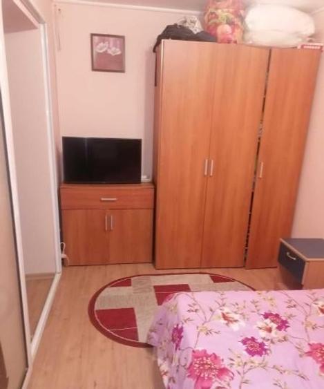 Apartament cu 3 camere semidecomandat, mobilat în Tomis Nord