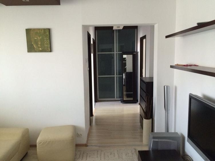 Apartament cu 3 camere semidecomandat în Titan