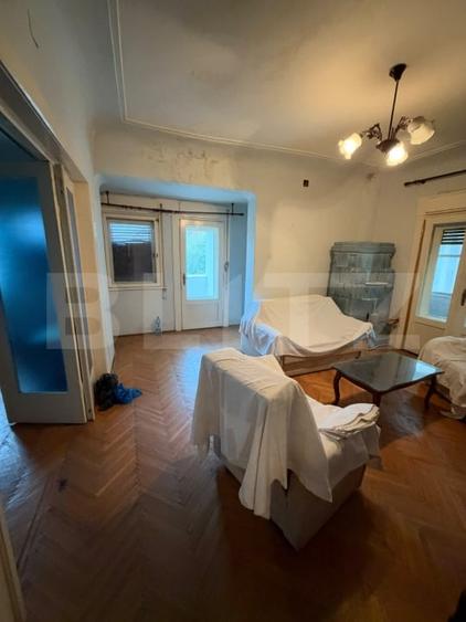 Apartament cu 4 camere decomandat, mobilat în Central