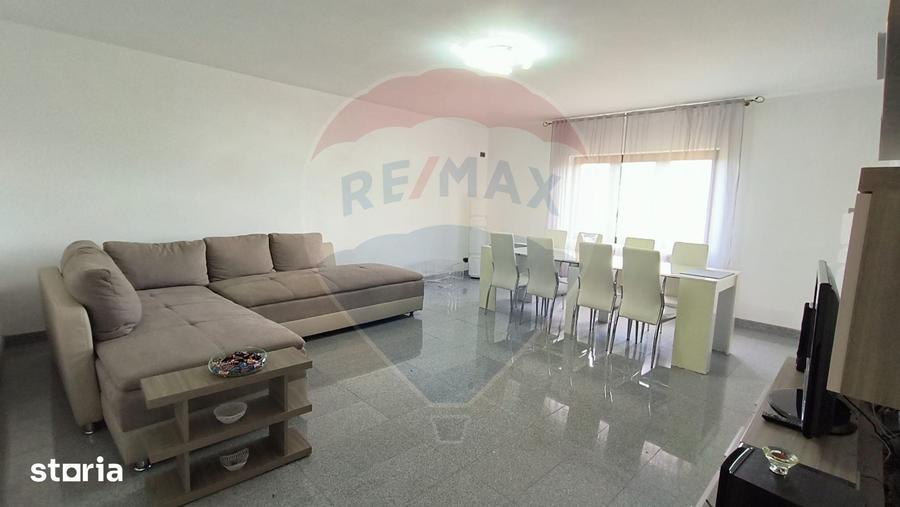 Casă cu 4 camere cu Teren 4151 Mp în Târgu Bujor