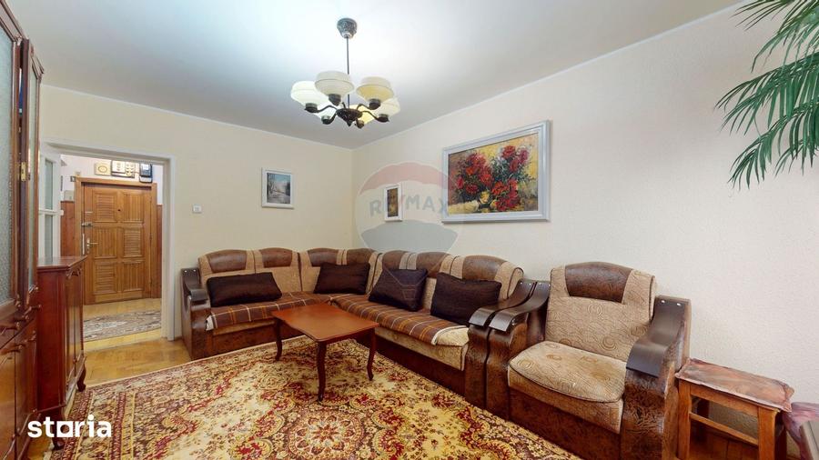 Apartament cu 3 camere decomandat în Eroilor