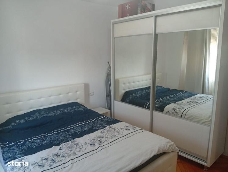 Apartament cu 3 camere semidecomandat în Grădiște