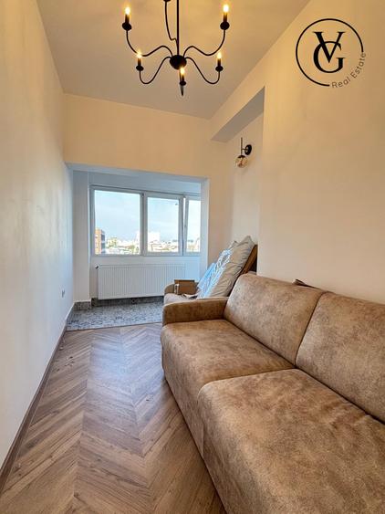 Apartament cu 5 camere semidecomandat, mobilat în P-ța Universității