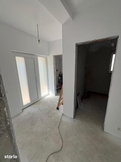 Casă cu 4 camere cu Teren 300 Mp în Vladimirescu