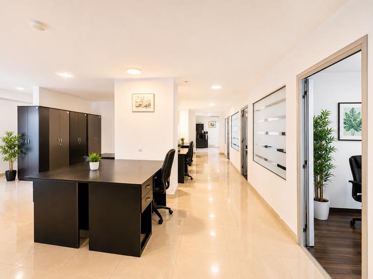 Apartament cu 6 camere semidecomandat în Antiaeriană