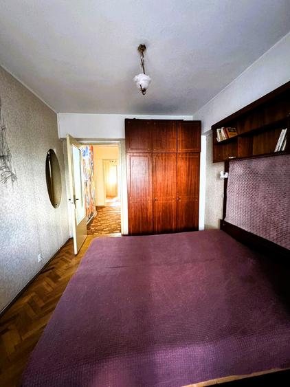 Apartament cu 3 camere decomandat în Podul de Fier