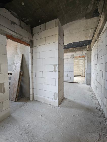Apartament cu 2 camere decomandat în Kamsas