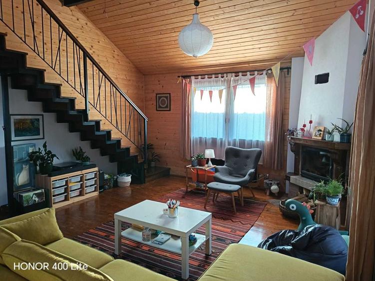 Casă cu 3 camere în Curteni