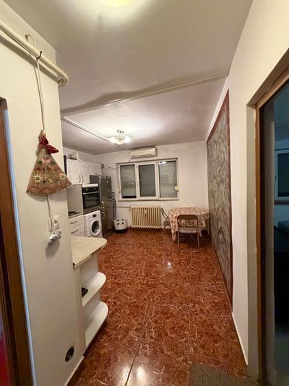 Garsonieră decomandată în Craiovița Nouă