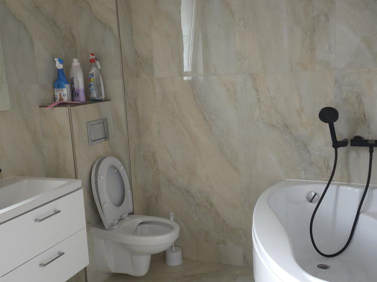 Casă cu 4 camere cu Teren 70 Mp în Cristian