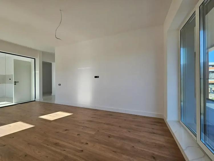 Apartament cu 3 camere decomandat în Titan