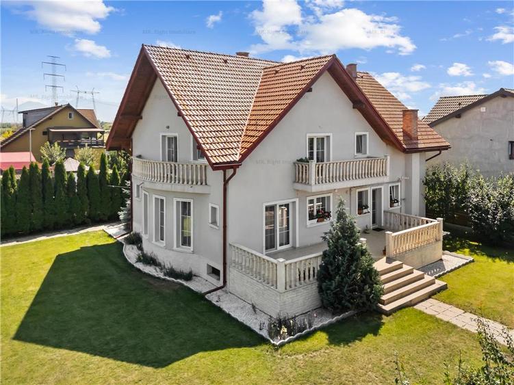 Casă individuală cu 5 camere cu Canalizare în Sânpetru