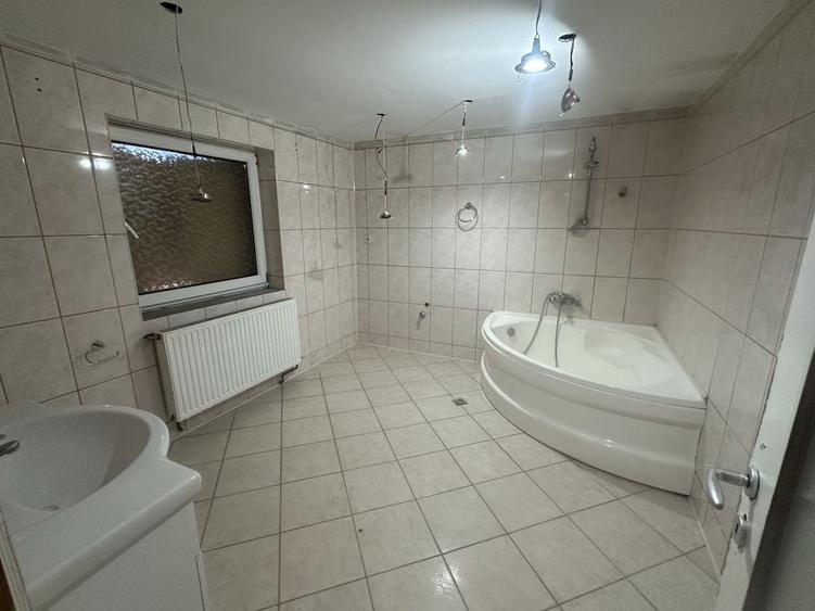 Casă cu 2 camere cu Teren 475 Mp în Sânpetru