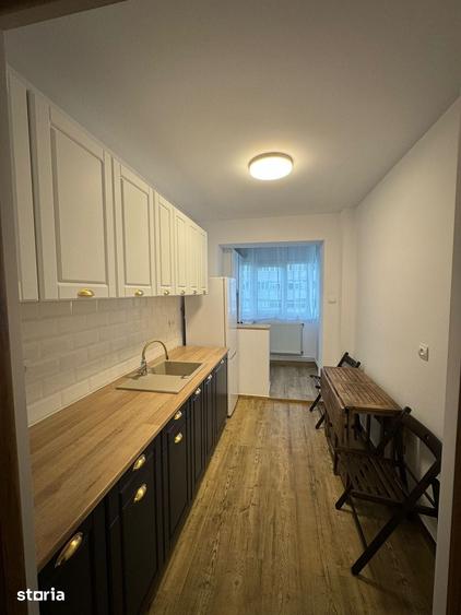 Apartament cu 3 camere decomandat în Podu Roș