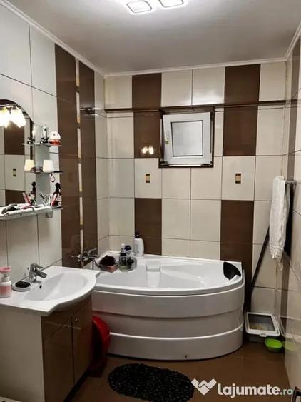 Apartament cu 3 camere decomandat în George Enescu